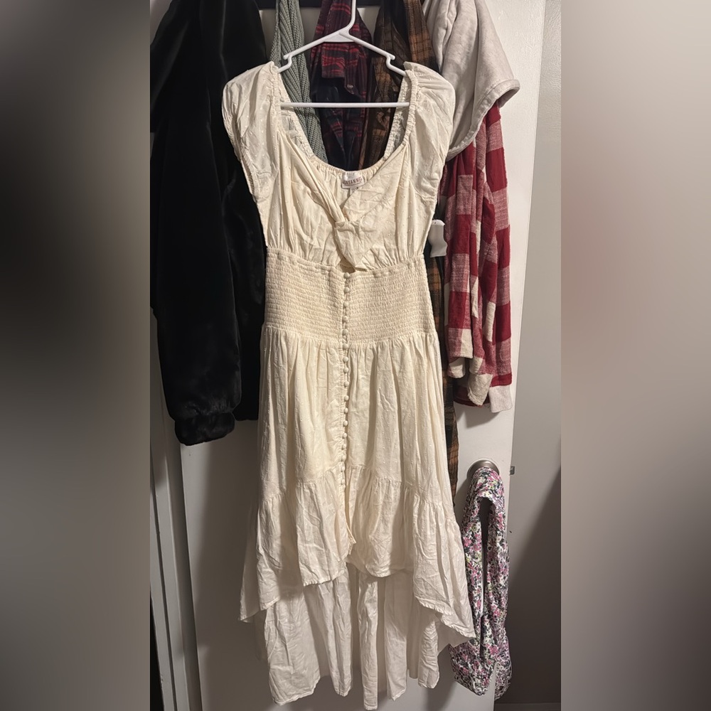Shyanne NWOT Elegant Cream Maxi Dress